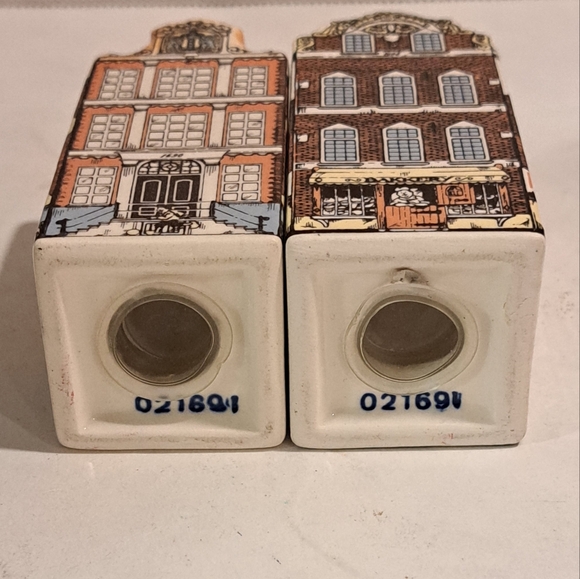 Vintage porcelain salt and pepper shakers  kitchen décor gift idea - Picture 3 of 10